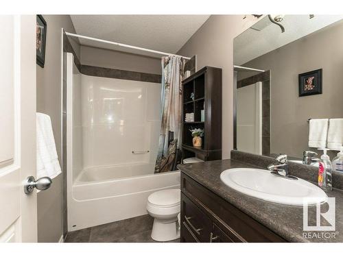 1062 Armitage Crescent, Edmonton, AB - Indoor Photo Showing Bathroom