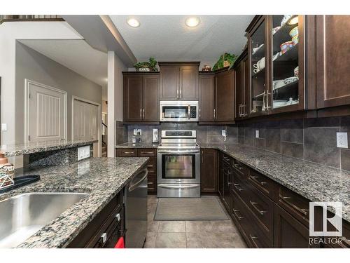 1062 Armitage Crescent, Edmonton, AB - Indoor Photo Showing Kitchen With Upgraded Kitchen