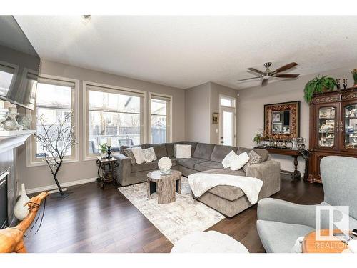 1062 Armitage Crescent, Edmonton, AB - Indoor Photo Showing Living Room