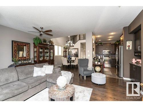 1062 Armitage Crescent, Edmonton, AB - Indoor Photo Showing Living Room