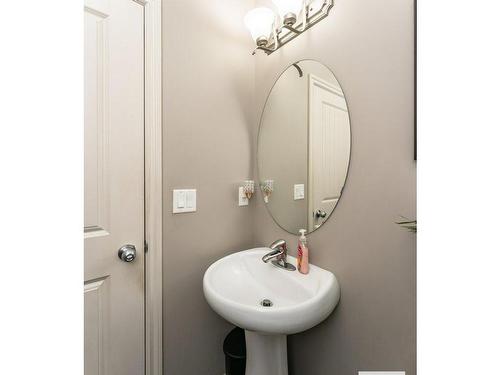 1062 Armitage Crescent, Edmonton, AB - Indoor Photo Showing Bathroom