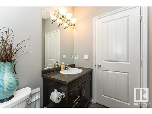 1062 Armitage Crescent, Edmonton, AB - Indoor Photo Showing Bathroom