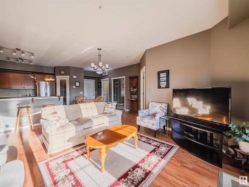 225 612 111 Street, Edmonton, AB - Indoor Photo Showing Living Room