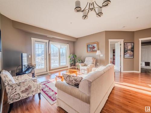 225 612 111 Street, Edmonton, AB - Indoor Photo Showing Living Room