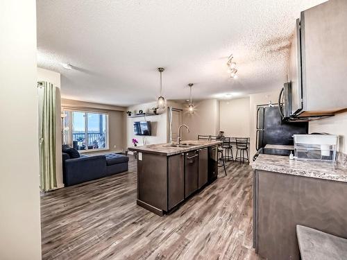 461 1196 Hyndman Road, Edmonton, AB - Indoor Photo Showing Kitchen