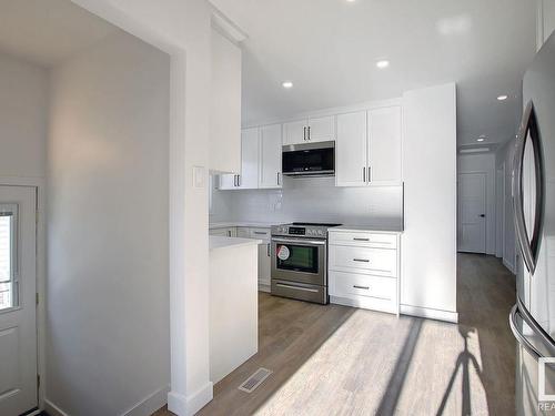 9104 69 Street, Edmonton, AB - Indoor Photo Showing Kitchen With Upgraded Kitchen