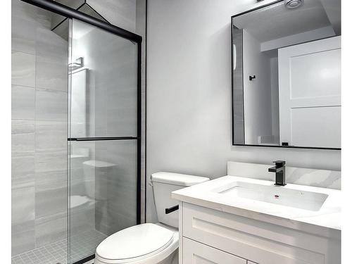 9104 69 Street, Edmonton, AB - Indoor Photo Showing Bathroom