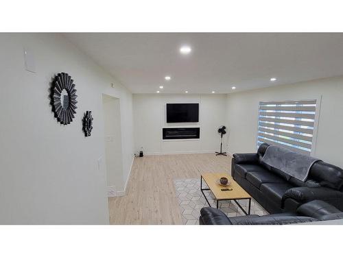 3709 31A Street, Edmonton, AB - Indoor