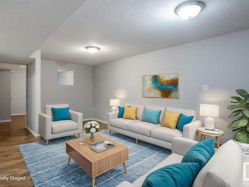 11940 152B Avenue, Edmonton, AB - Indoor Photo Showing Living Room