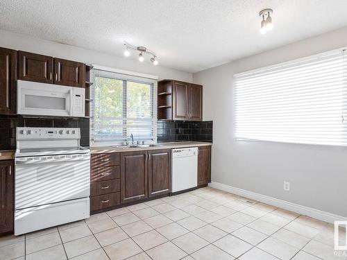 11940 152B Avenue, Edmonton, AB - Indoor Photo Showing Kitchen