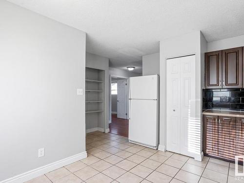 11940 152B Avenue, Edmonton, AB - Indoor Photo Showing Kitchen