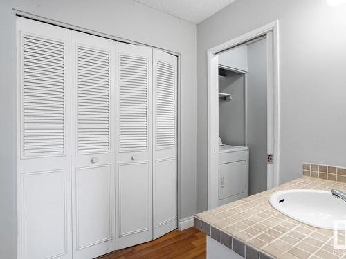 11940 152B Avenue, Edmonton, AB - Indoor Photo Showing Bathroom