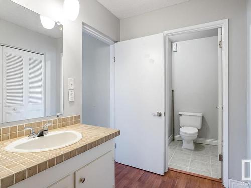 11940 152B Avenue, Edmonton, AB - Indoor Photo Showing Bathroom