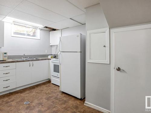 11940 152B Avenue, Edmonton, AB - Indoor Photo Showing Kitchen With Double Sink