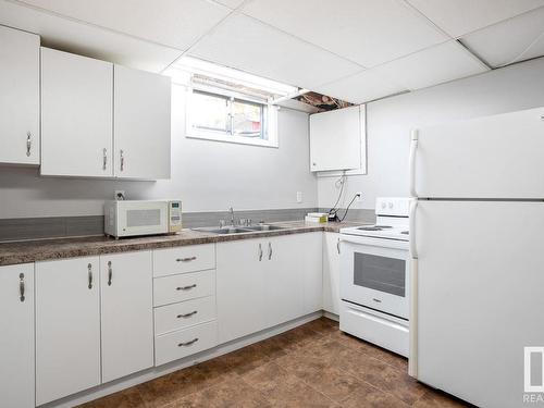 11940 152B Avenue, Edmonton, AB - Indoor Photo Showing Kitchen With Double Sink