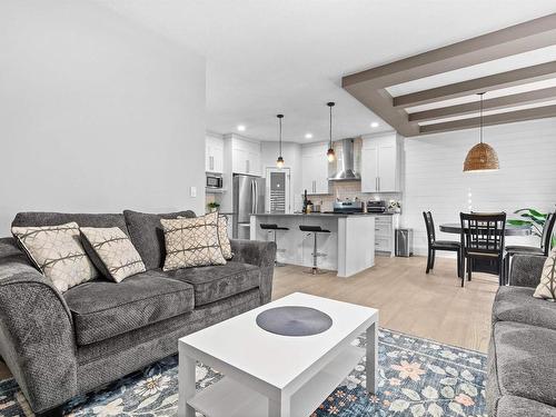 3874 Robins Crescent, Edmonton, AB - Indoor Photo Showing Living Room