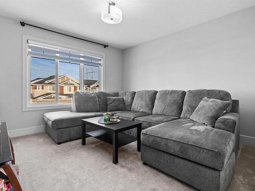 3874 Robins Crescent, Edmonton, AB - Indoor Photo Showing Living Room