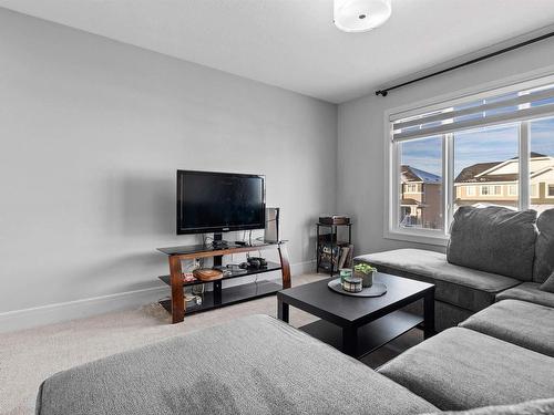 3874 Robins Crescent, Edmonton, AB - Indoor Photo Showing Living Room