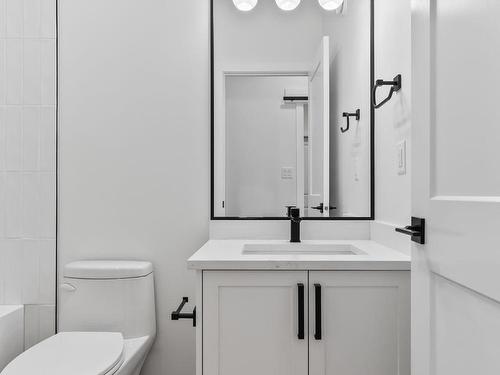 3327 Chickadee Dr, Edmonton, AB - Indoor Photo Showing Bathroom