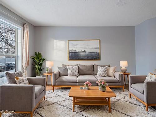 20232 57 Avenue, Edmonton, AB - Indoor Photo Showing Living Room