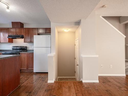 20232 57 Avenue, Edmonton, AB - Indoor Photo Showing Kitchen