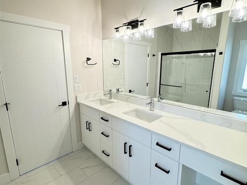 11217 75 Avenue, Edmonton, AB - Indoor Photo Showing Bathroom