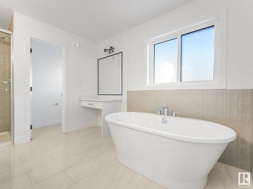 3705 Hummingbird Way, Edmonton, AB - Indoor Photo Showing Bathroom