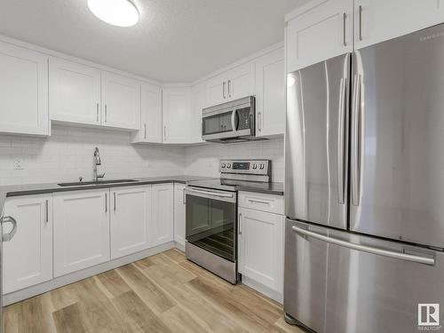 3705 Hummingbird Way, Edmonton, AB - Indoor Photo Showing Kitchen With Upgraded Kitchen