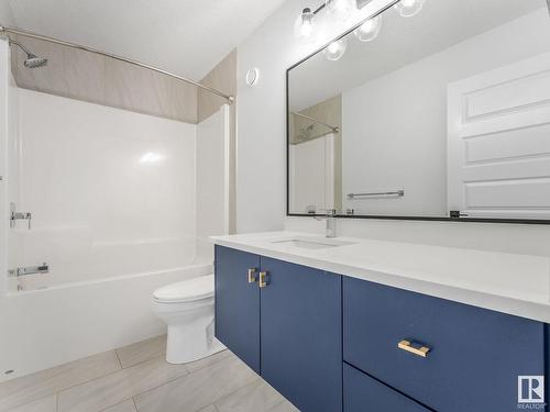 3705 Hummingbird Way, Edmonton, AB - Indoor Photo Showing Bathroom