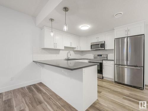 3705 Hummingbird Way, Edmonton, AB - Indoor Photo Showing Kitchen With Upgraded Kitchen