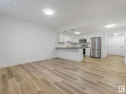 3705 Hummingbird Way, Edmonton, AB - Indoor Photo Showing Kitchen