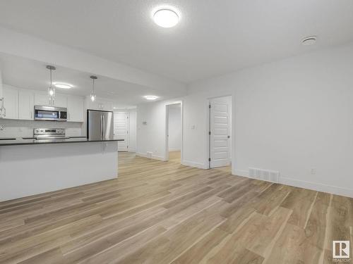 3705 Hummingbird Way, Edmonton, AB - Indoor Photo Showing Kitchen