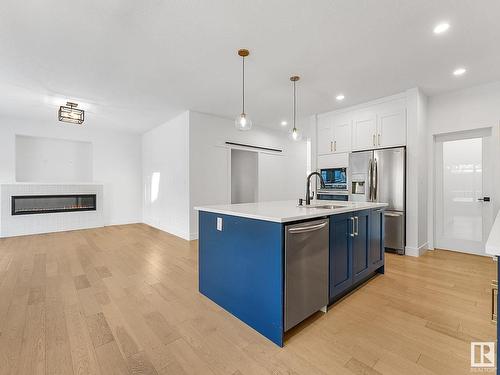 3705 Hummingbird Way, Edmonton, AB - Indoor Photo Showing Kitchen With Upgraded Kitchen