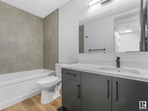 9929 171 Avenue, Edmonton, AB - Indoor Photo Showing Bathroom