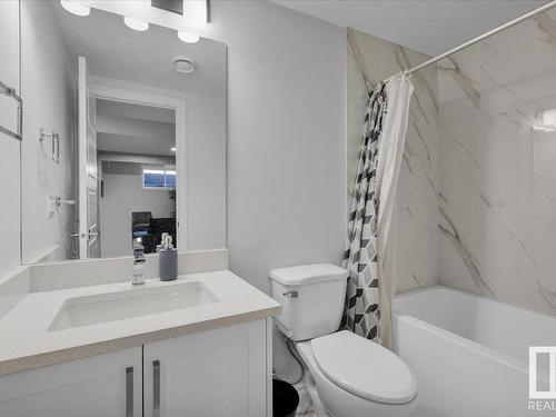 8888 Carson Way, Edmonton, AB - Indoor Photo Showing Bathroom