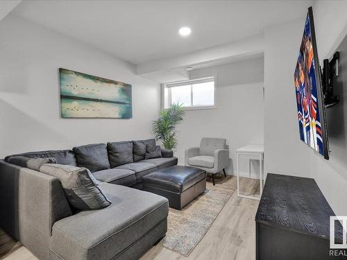 8888 Carson Way, Edmonton, AB - Indoor Photo Showing Living Room