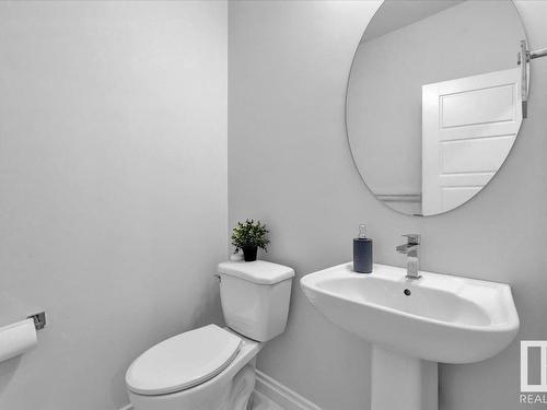 8888 Carson Way, Edmonton, AB - Indoor Photo Showing Bathroom