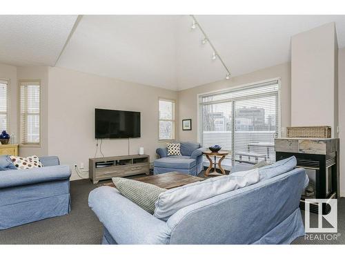 10219 111 Street, Edmonton, AB - Indoor Photo Showing Living Room