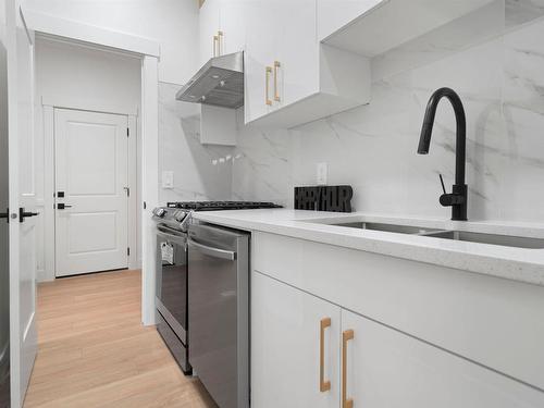 3203 Magpie Link Nw, Edmonton, AB - Indoor Photo Showing Kitchen With Double Sink