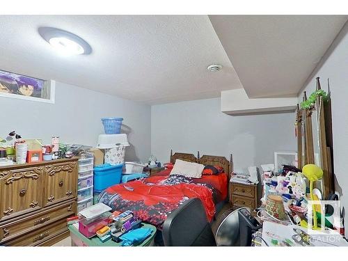 9422 132 Avenue, Edmonton, AB - Indoor Photo Showing Bedroom