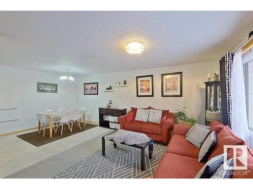 9422 132 Avenue, Edmonton, AB - Indoor Photo Showing Living Room