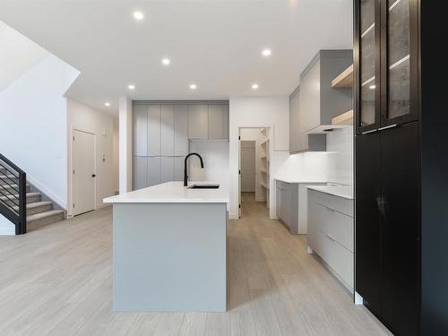 1164 Gyrfalcon Crescent, Edmonton, AB - Indoor Photo Showing Kitchen