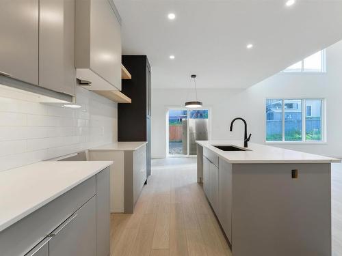 1164 Gyrfalcon Crescent, Edmonton, AB - Indoor Photo Showing Kitchen