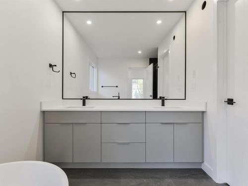 1164 Gyrfalcon Crescent, Edmonton, AB - Indoor Photo Showing Bathroom