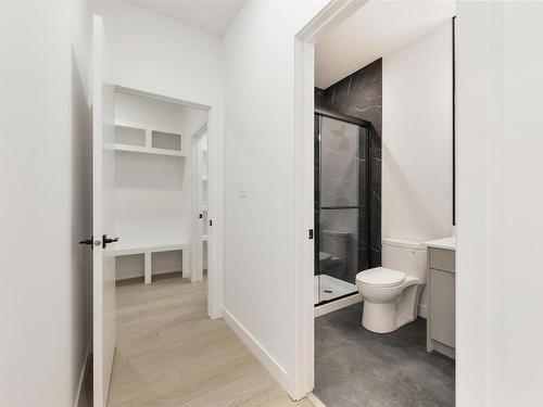 1164 Gyrfalcon Crescent, Edmonton, AB - Indoor Photo Showing Bathroom