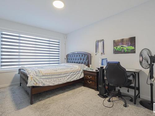 15824 30 Avenue Sw, Edmonton, AB - Indoor Photo Showing Bedroom