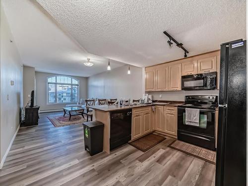 409 6315 135 Avenue, Edmonton, AB - Indoor Photo Showing Kitchen