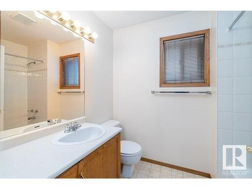 15711 67 Street, Edmonton, AB - Indoor Photo Showing Bathroom