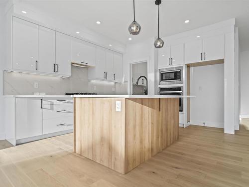 4743 Alwood Bend Bend, Edmonton, AB - Indoor Photo Showing Kitchen With Upgraded Kitchen