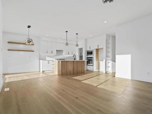 4743 Alwood Bend Bend, Edmonton, AB - Indoor Photo Showing Kitchen